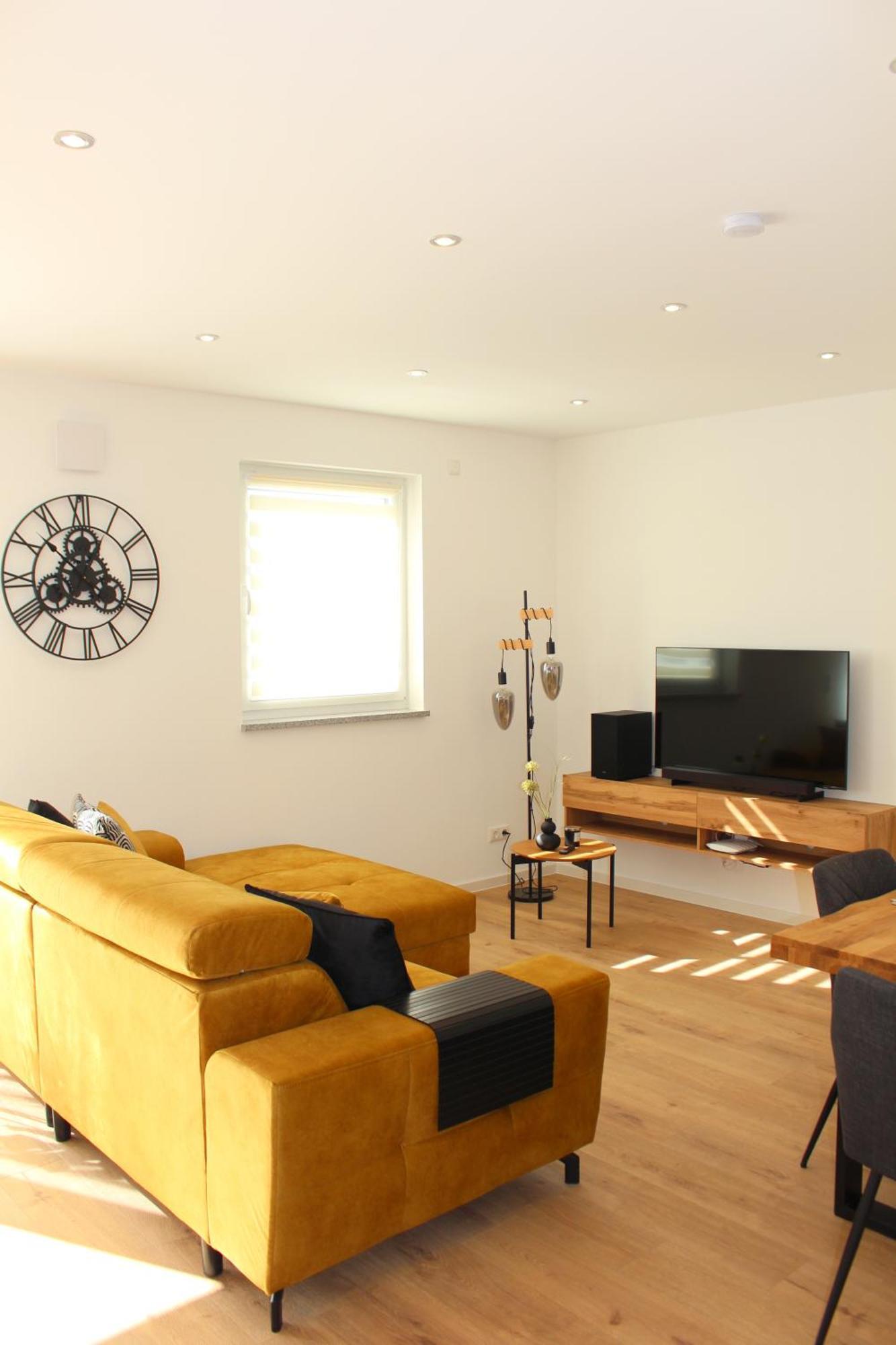 Apartment Mit Voll Ausgestatetter Kueche, Badewanne, Balkon, Parkplatz Vor Dem Haus, Ruhig Gelegen, Ada4 Кулмбах Екстериор снимка