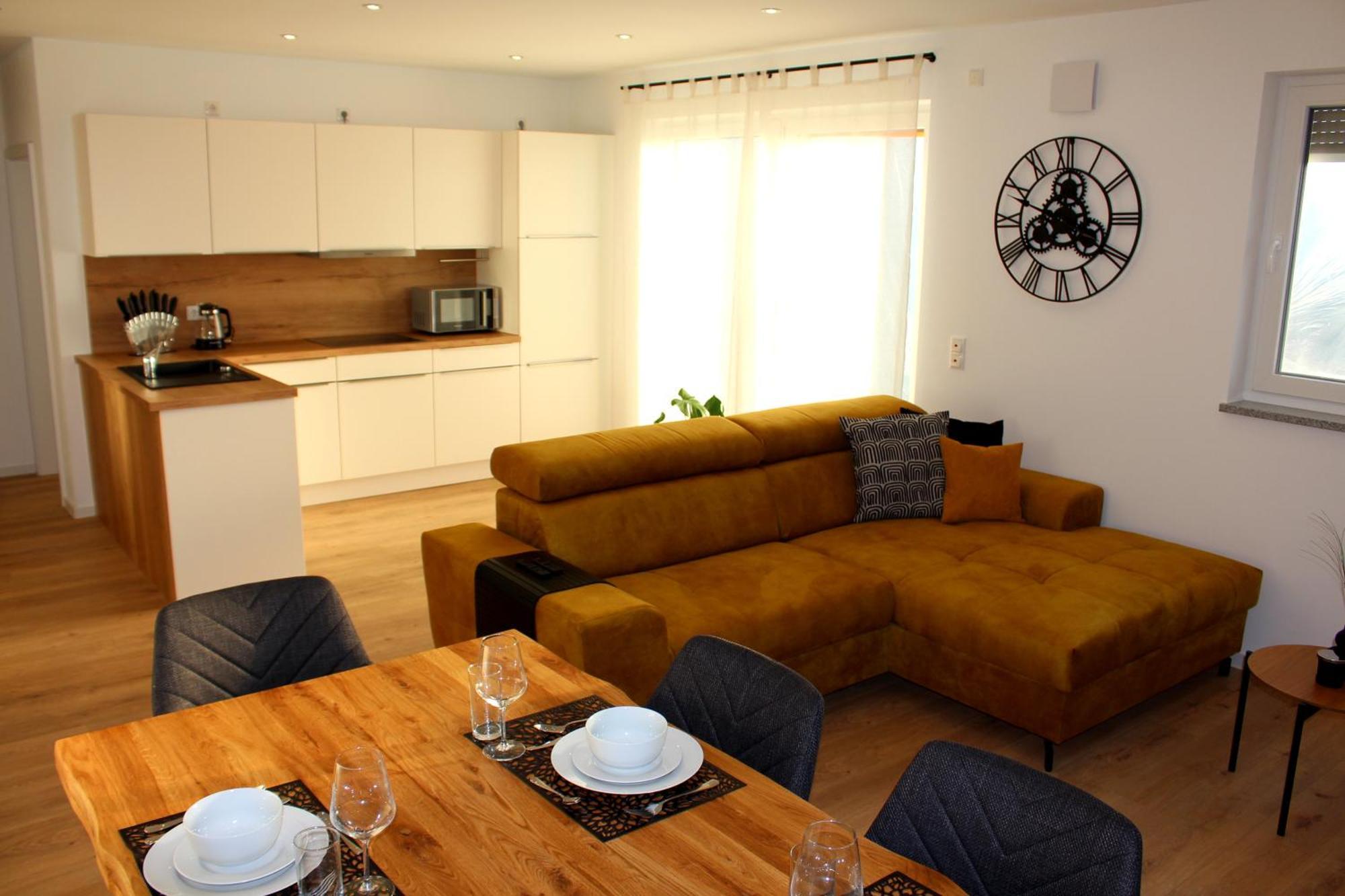 Apartment Mit Voll Ausgestatetter Kueche, Badewanne, Balkon, Parkplatz Vor Dem Haus, Ruhig Gelegen, Ada4 Кулмбах Екстериор снимка
