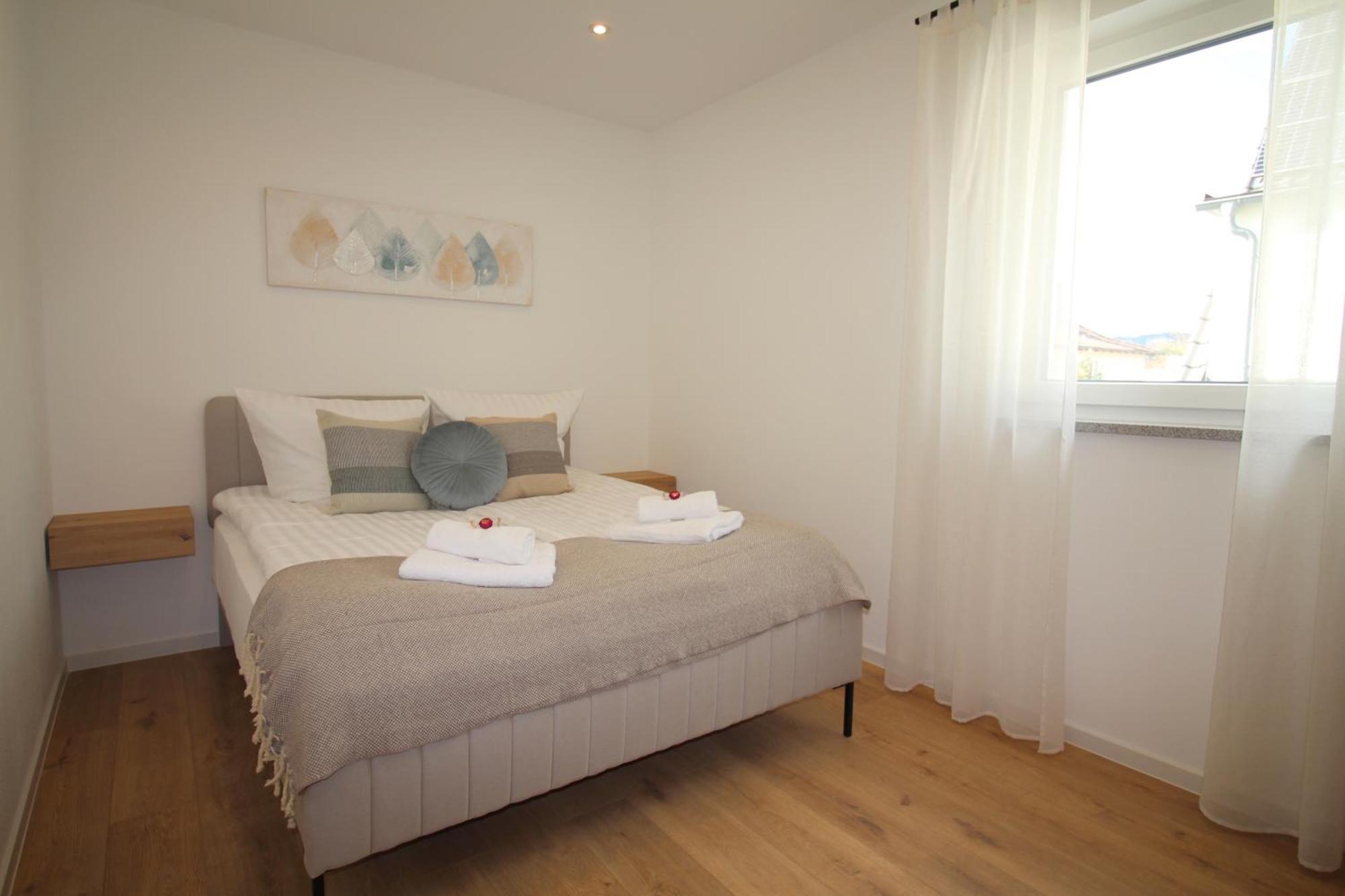 Apartment Mit Voll Ausgestatetter Kueche, Badewanne, Balkon, Parkplatz Vor Dem Haus, Ruhig Gelegen, Ada4 Кулмбах Екстериор снимка