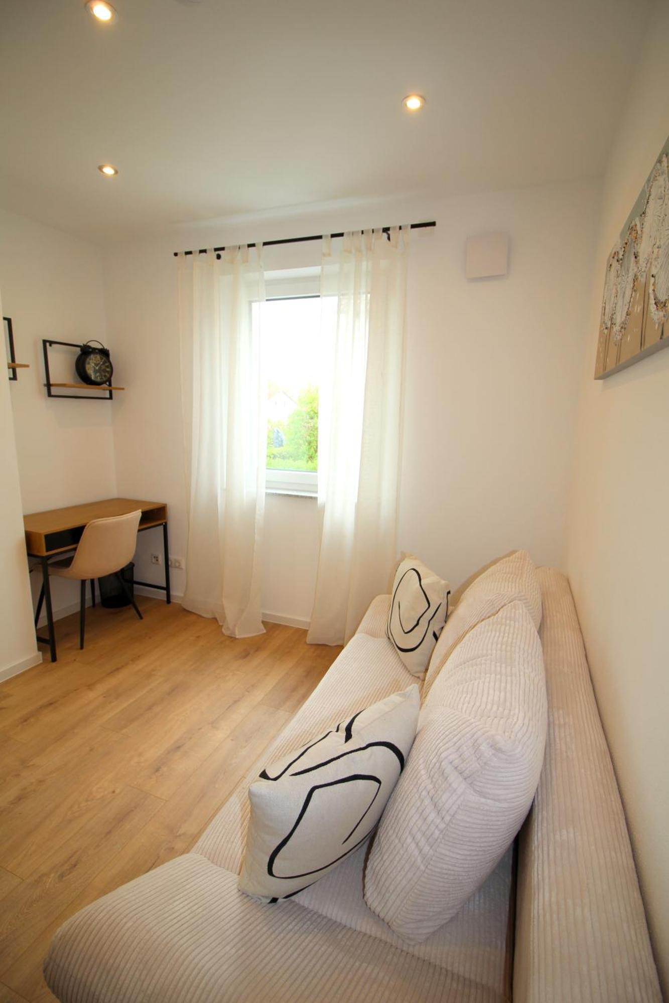 Apartment Mit Voll Ausgestatetter Kueche, Badewanne, Balkon, Parkplatz Vor Dem Haus, Ruhig Gelegen, Ada4 Кулмбах Екстериор снимка
