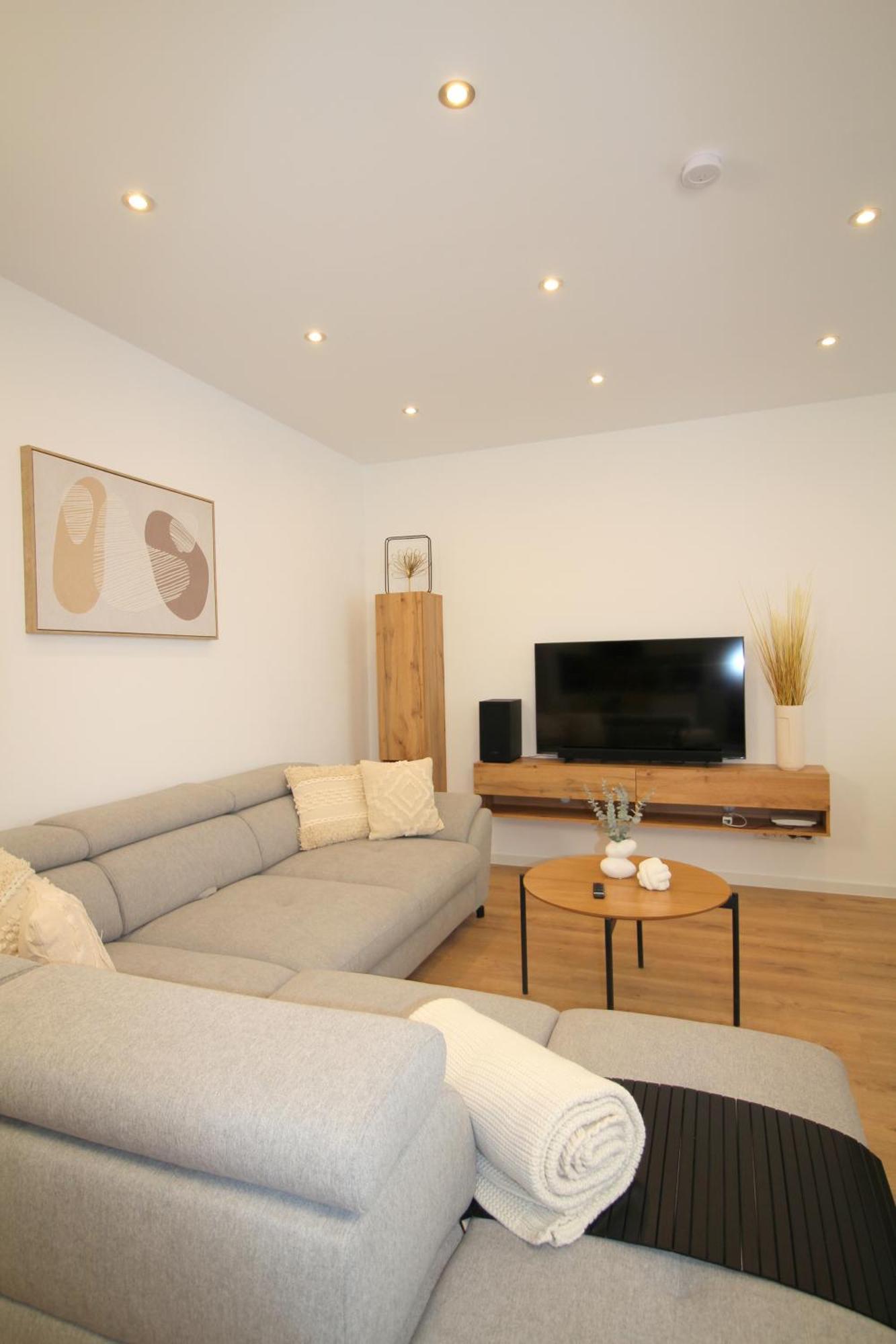 Apartment Mit Voll Ausgestatetter Kueche, Badewanne, Balkon, Parkplatz Vor Dem Haus, Ruhig Gelegen, Ada4 Кулмбах Екстериор снимка