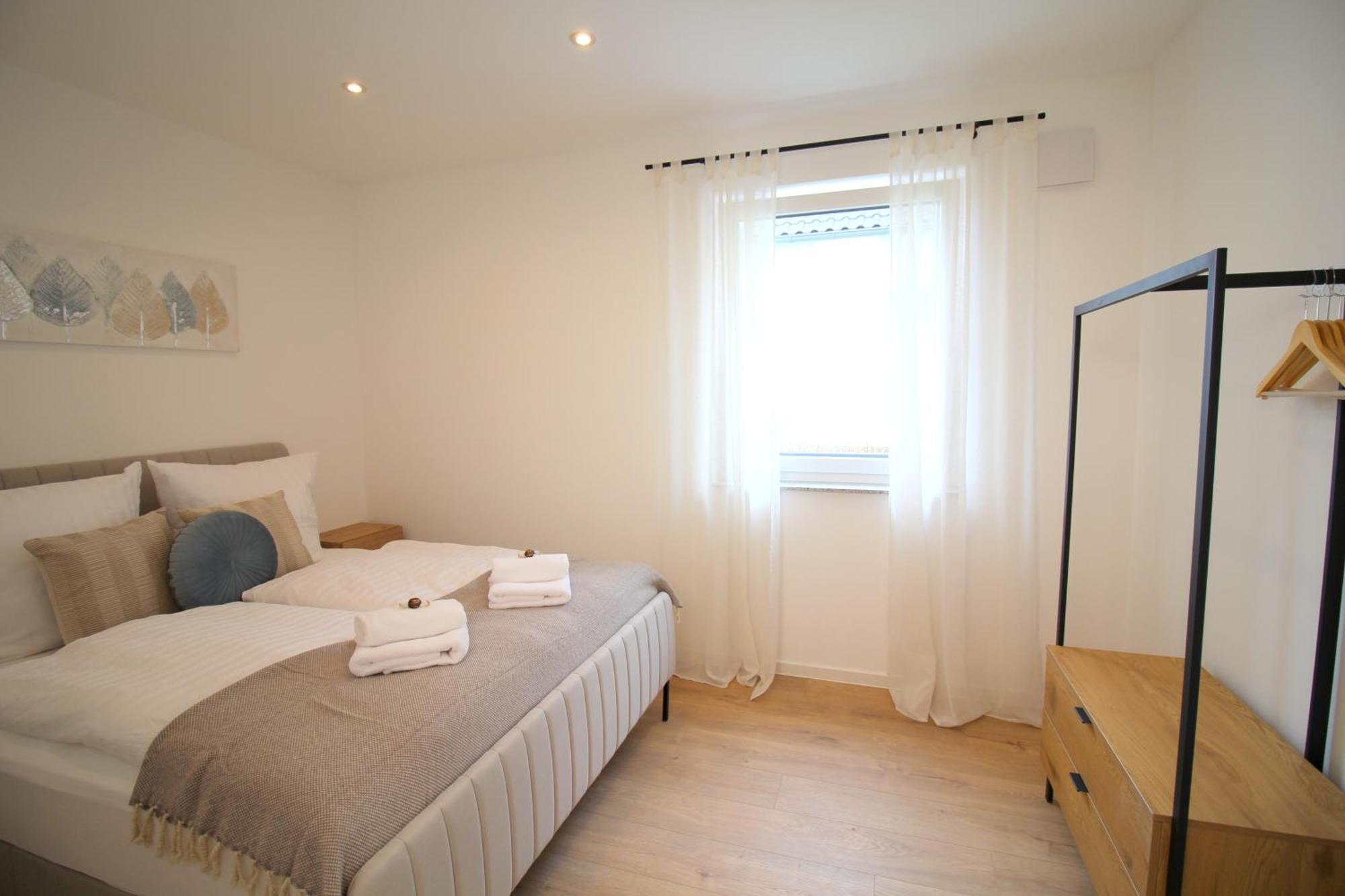 Apartment Mit Voll Ausgestatetter Kueche, Badewanne, Balkon, Parkplatz Vor Dem Haus, Ruhig Gelegen, Ada4 Кулмбах Екстериор снимка